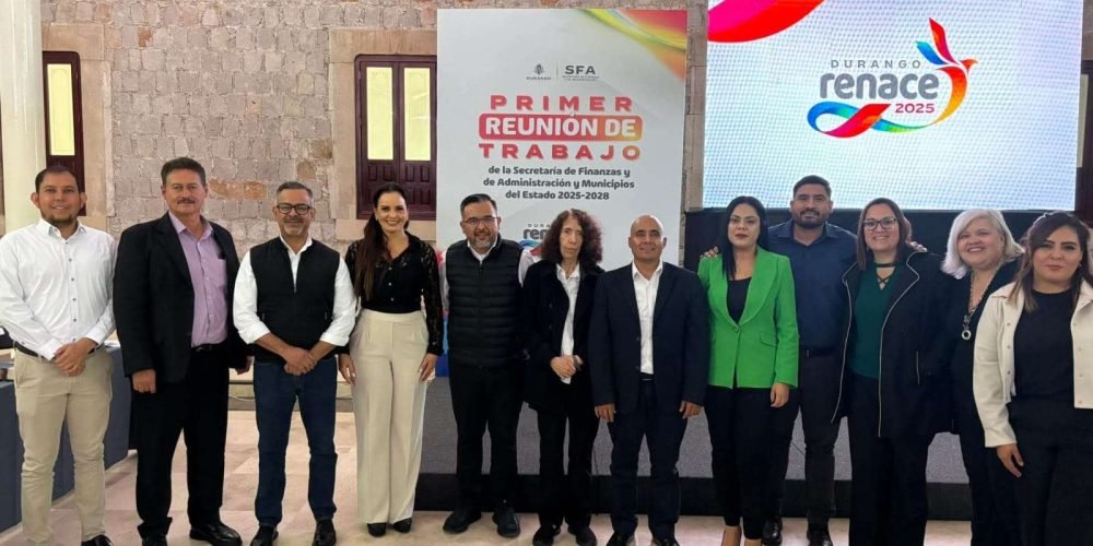 PRESENTE SUSY TORRECILLAS EN PRIMER ENCUENTRO ENTRE ALCALDES EN DURANGO CAPITAL