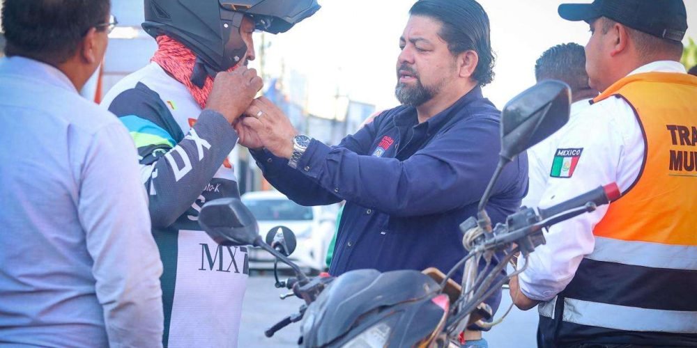 Para reducir riesgos de accidentes, se han entregado 500 cascos a motociclistas