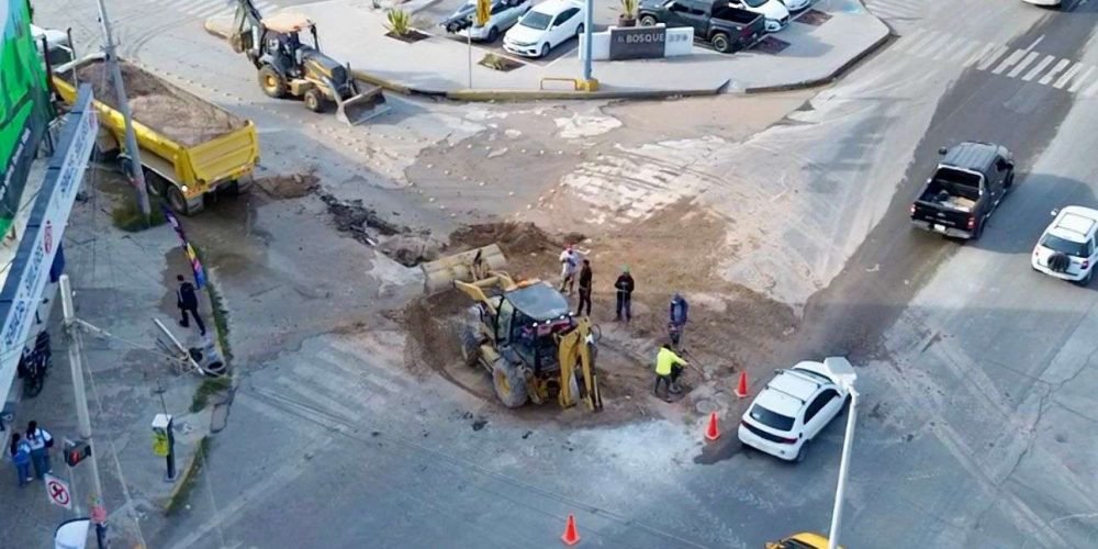Por reposición de línea sanitaria, cierran circulación vehicular en la avenida Juárez entre Mariano López Ortiz y Cuauhtémoc durante 10 días