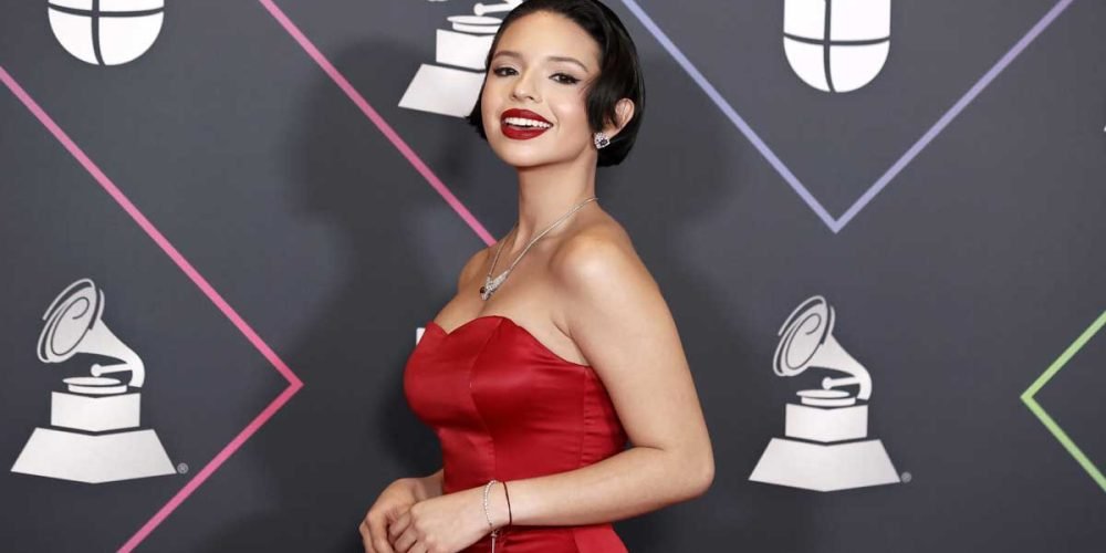 REVELAN-SECRETO-CINTURA-ANGELA-AGUILAR