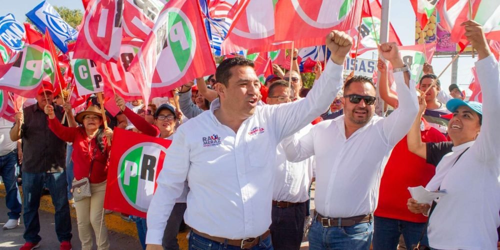 Raúl Meraz se reunió con integrantes del Consejo de Administración del Mercado de Abastos