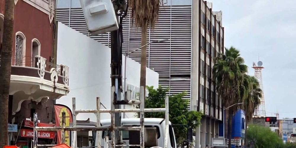 Realizan mantenimiento preventivo a semáforos del primer cuadro de la ciudad