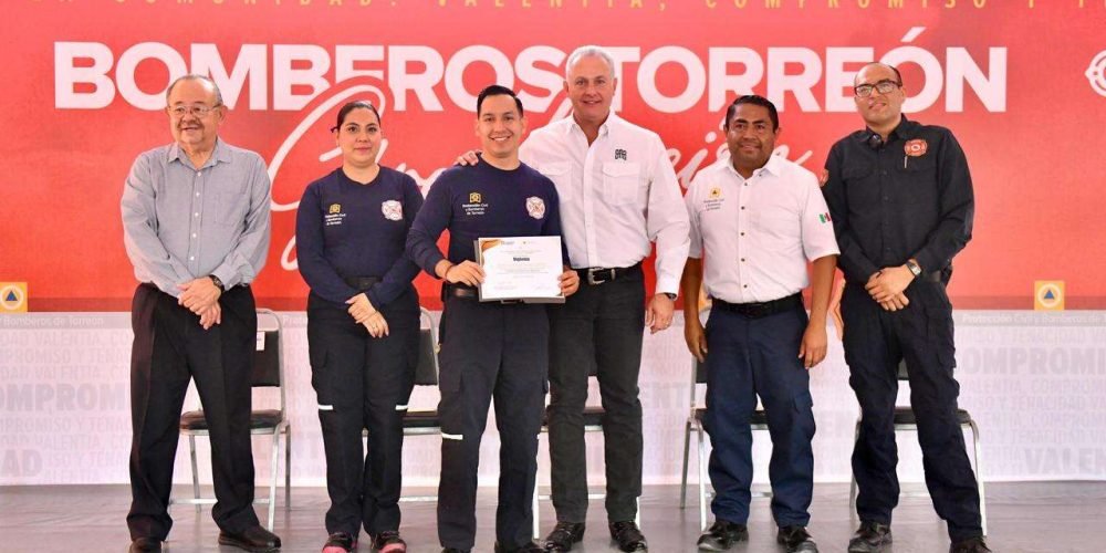 Reconoce Román Alberto Cepeda González a 32 voluntarios graduados de las Academias de Protección Civil y Bomberos de Torreón
