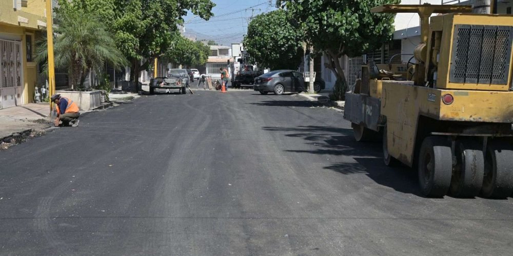 Rehabilitan la Calle 25 en el fraccionamiento Filadelfia como parte del Histórico Programa de Pavimentación en Gómez Palacio