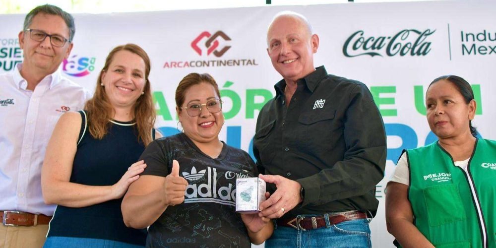 Román Alberto Cepeda González arranca en Torreón el programa de regaderas ecológicas “Ahórrate un chorro”