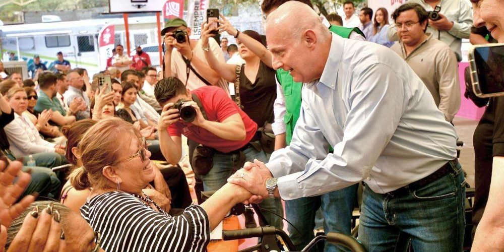Román Alberto Cepeda González arranca la construcción de techumbre y rehabilitación de la plaza de la Francisco I. Madero