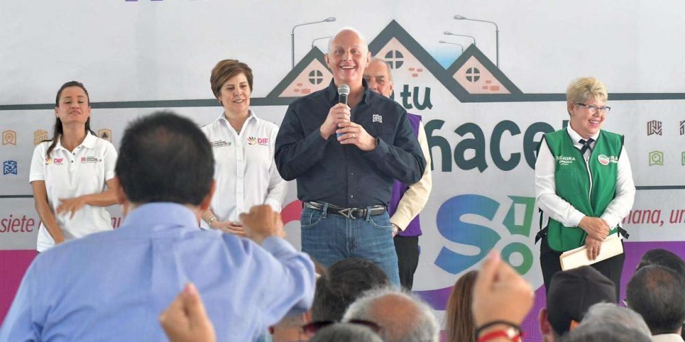 Román Alberto Cepeda González entrega rehabilitación de la Plaza Madero