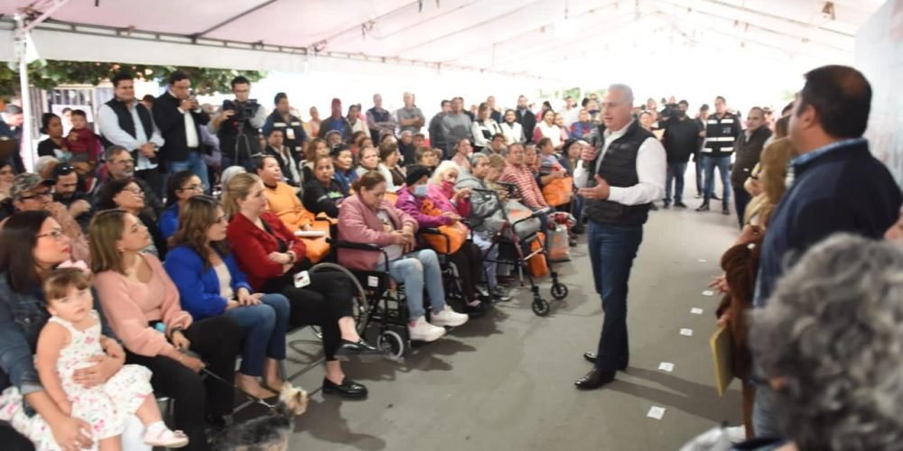 Román Alberto Cepeda González lleva brigada vespertina a la colonia Magdalenas