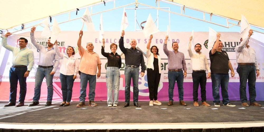 Román Alberto Cepeda González lleva la brigada municipal a la colonia División del Norte y anuncia la construcción de una techumbre