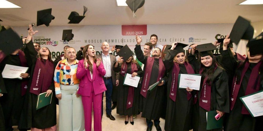 Román Alberto Cepeda González preside la ceremonia de graduación del Programa de Educación para Personas Infractoras