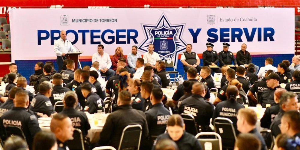 Román Alberto Cepeda González reconoce a policías y destaca la seguridad de Torreón