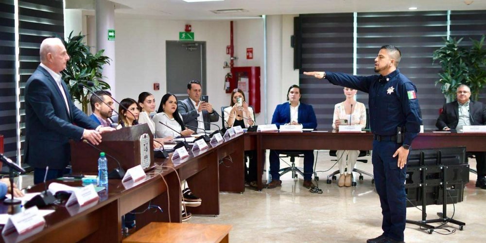 Román Alberto Cepeda González toma protesta a Alfredo Flores Originales como director general de Seguridad Pública Municipal