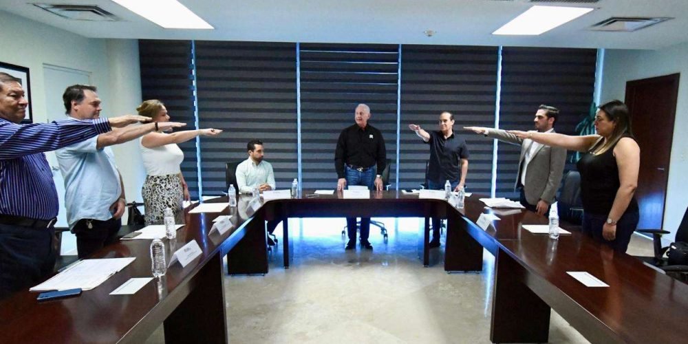 Román Alberto Cepeda González toma protesta a los integrantes de la Junta Catastral Municipal 2025