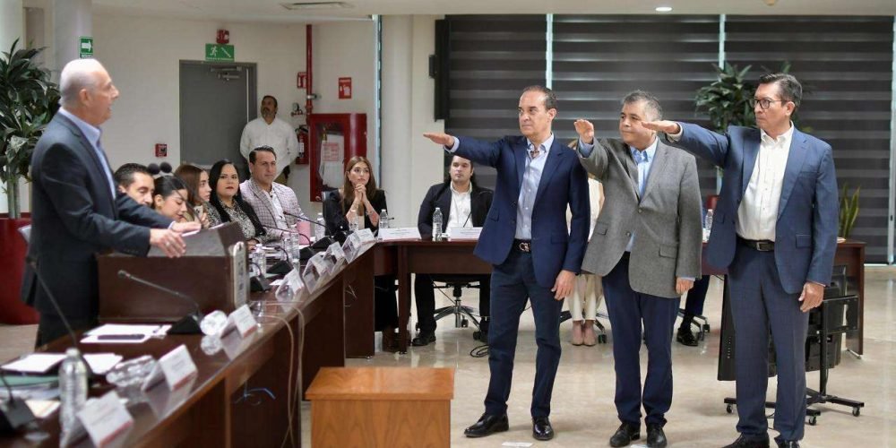 Román Alberto Cepeda González toma protesta a los nuevos encargados de la Secretaría del Ayuntamiento, Tesorería y Contraloría