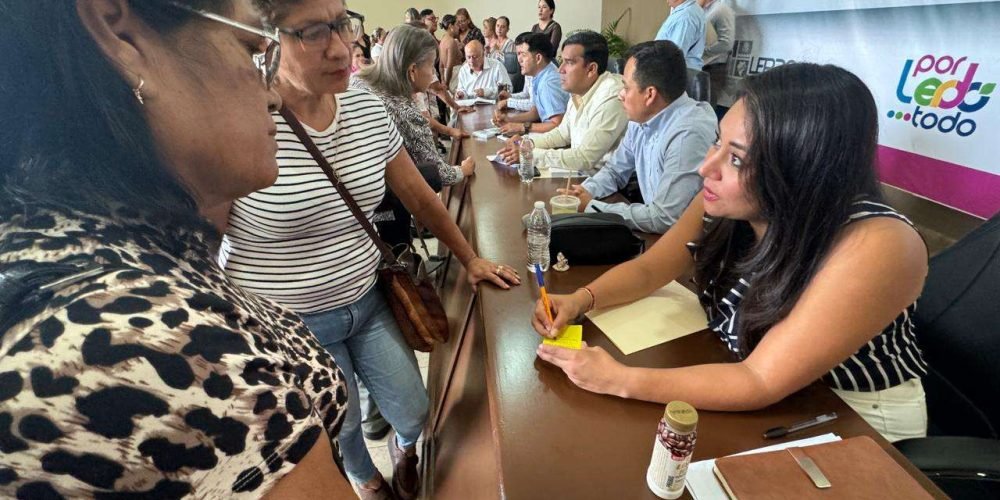 SE LLEVA A CABO JORNADA DE AUDIENCIAS PÚBLICAS POR INSTRUCCIONES DE LA PRESIDENTA MUNICIPAL SUSY TORRECILLAS