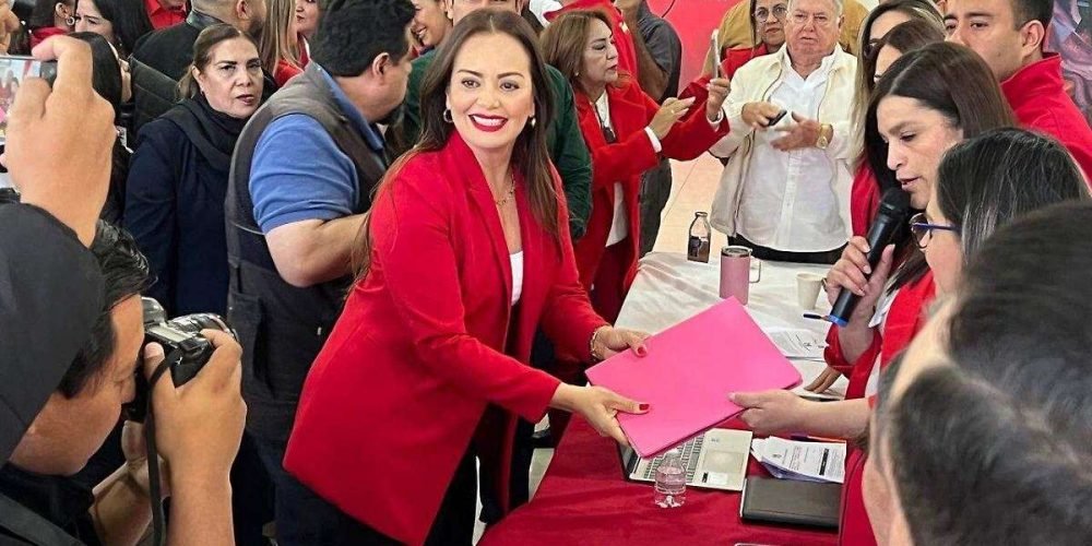 Se registra Susy Torrecillas como pre aspirante a alcaldesa de Lerdo