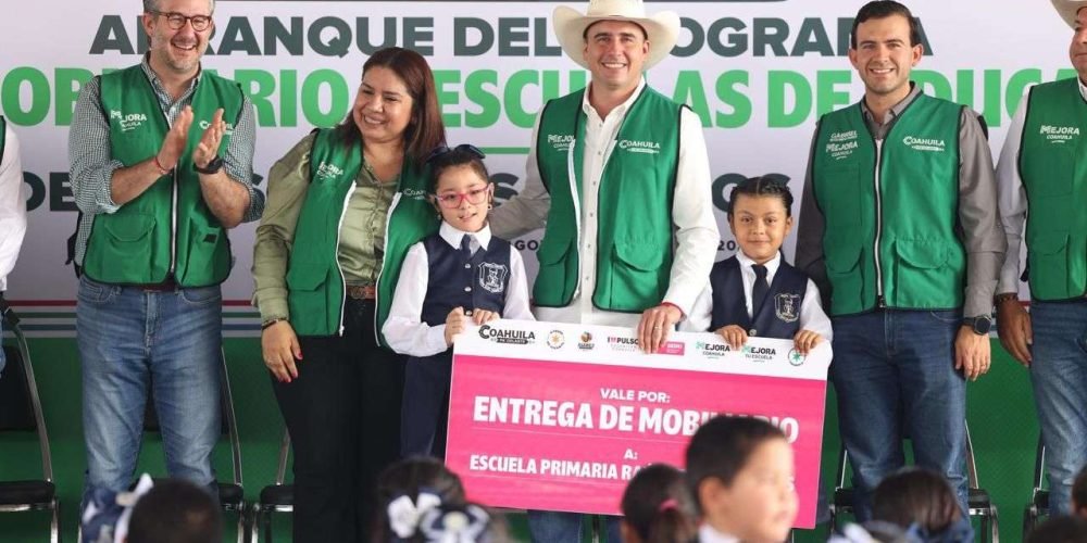 Seguimos fortaleciendo la educación y el desarrollo social de Coahuila Manolo
