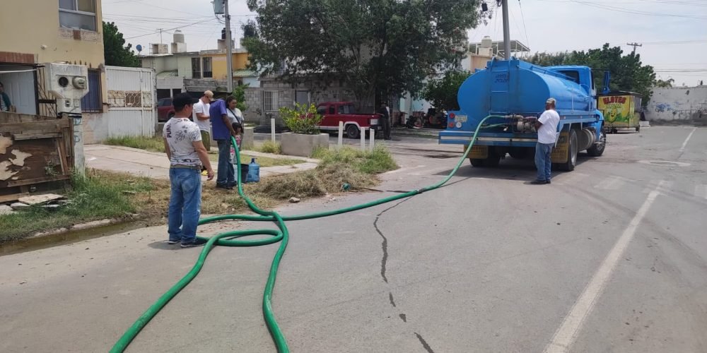 Simas Torreón implementa operativo de pipas con agua potable y emprende acciones contundentes para atender desabasto en el sector oriente2