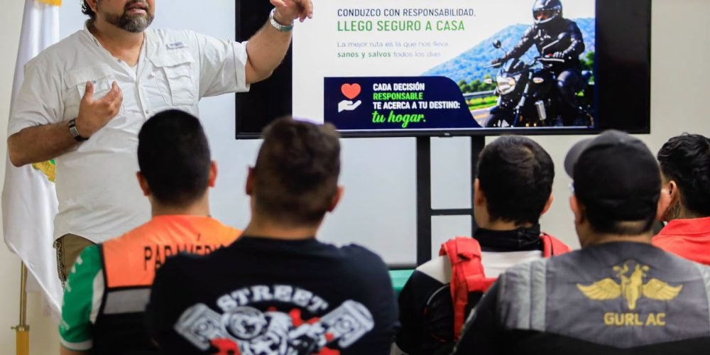 Socializan decálogo del motociclista para promover una conducción segura en Torreón