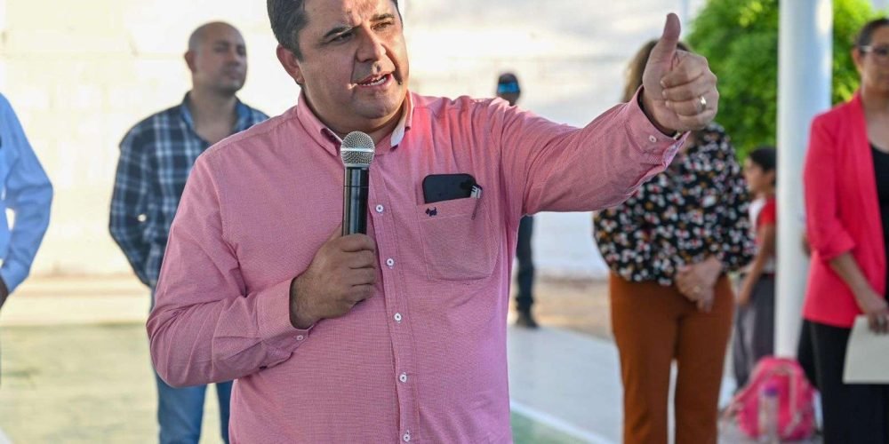 Supervisa Homero Martínez, conclusión de domo y cancha en Jardín de Niños Benito Juárez