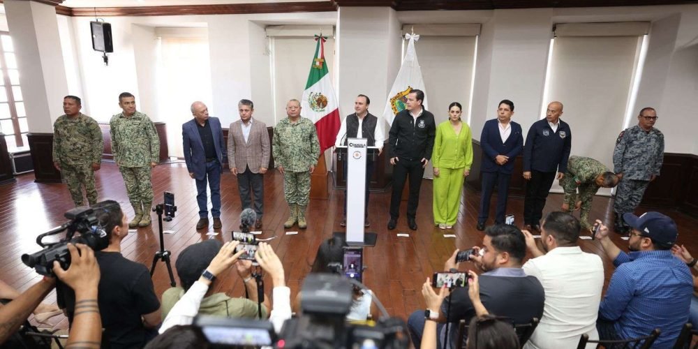 TRABAJANDO EN EQUIPO POR UN COAHUILA SEGURO Y EN ORDEN MANOLO