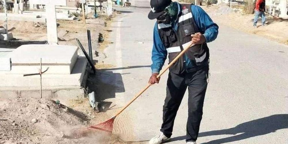 Vuelven intensificar trabajos de mantenimiento en panteones