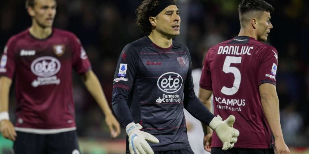 aficionados-salernitana-piden-memo-ochoa-a-gritos