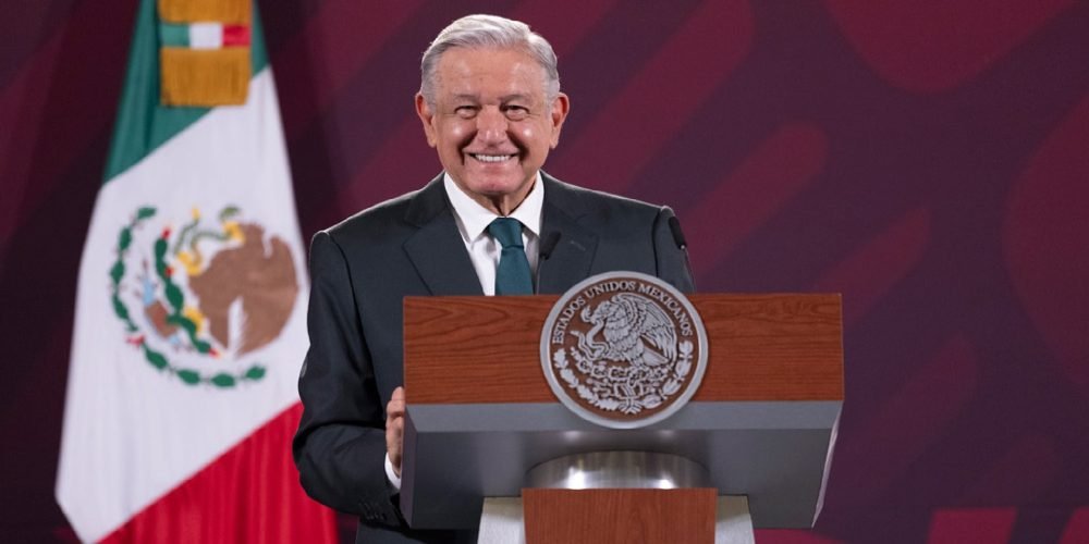 amlo-promete-aumentar-salario-maestros-mayo-2023