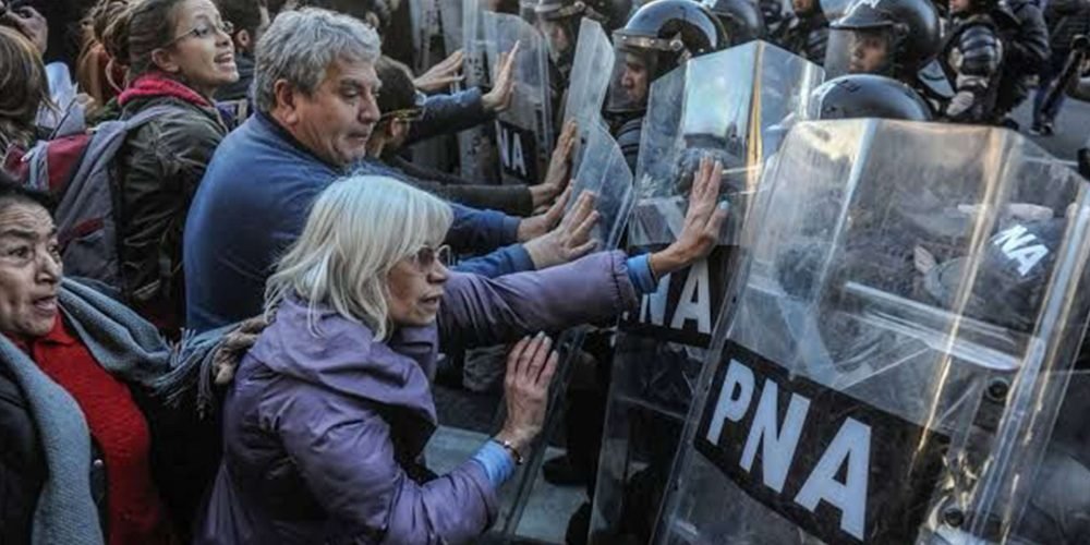 Buenos Aires: 103 detenidos y 20 heridos en protesta por jubilados