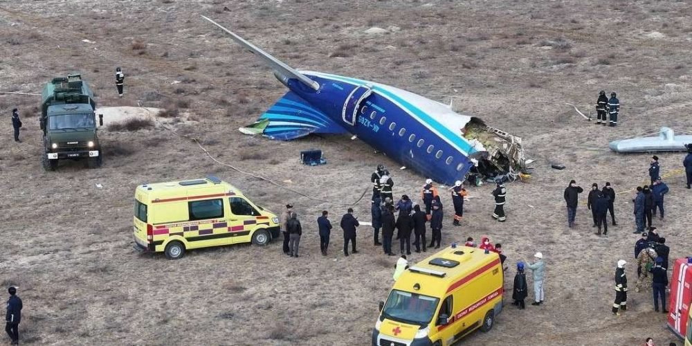 avión-de-azerbaijan-airlines-se-estrella-en-kazajstan