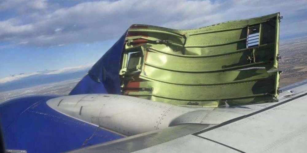boeing-737-pierde-cubierta-motor-golpea-ala-denver