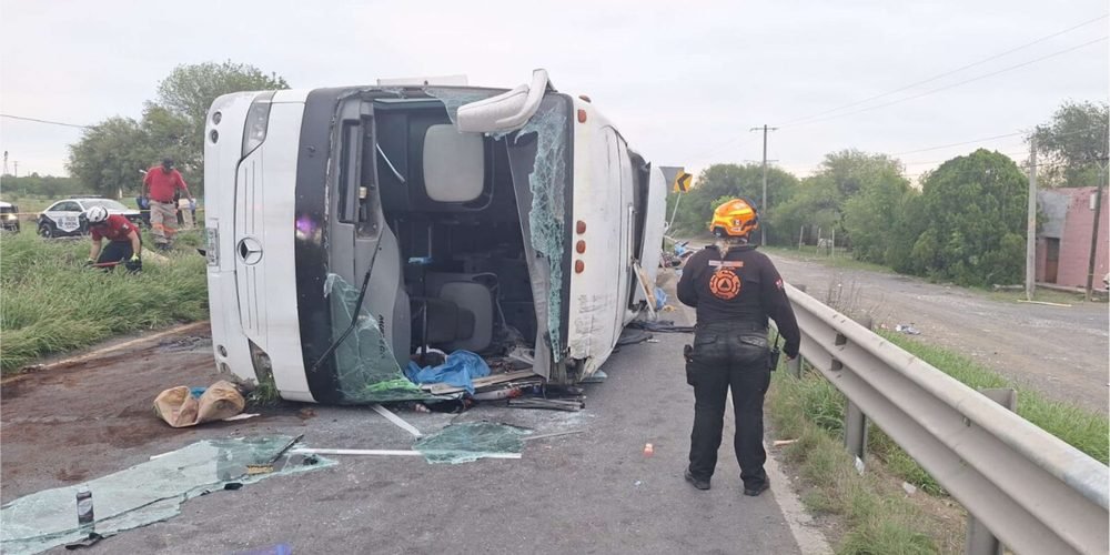 Tragedia: 11 muertos tras volcadura en carretera de Nuevo León