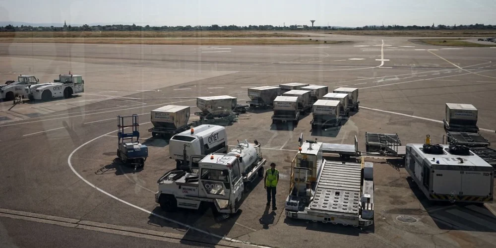 Caos aéreo en Francia: más de mil vuelos cancelados por huelga