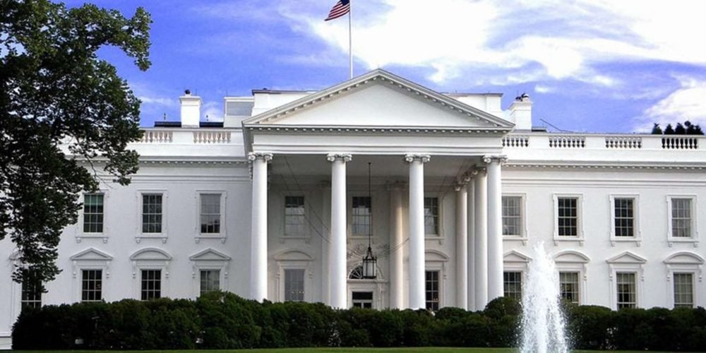 Trump se reúne con su equipo de seguridad en la Casa Blanca; analiza unirse a la guerra