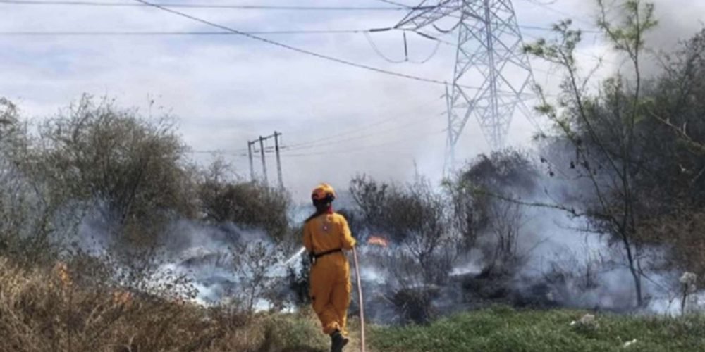 Incendio en Cerro del Topo Chico: héroes anónimos enfrentan el fuego
