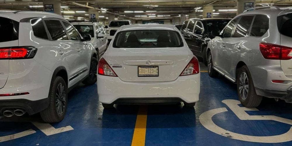 columna-luis-guillermo-estacionamiento-discapacitados