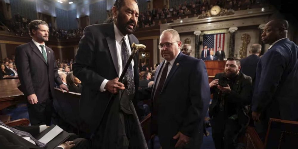 Expulsan a congresista Al Green por protestar en discurso de Trump