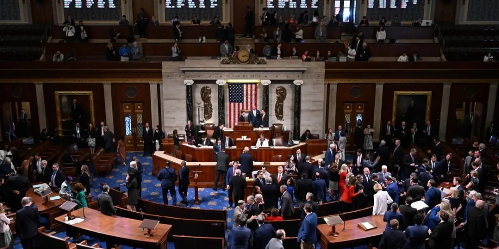 Congreso de EU aprueba proyecto fiscal de Donald Trump