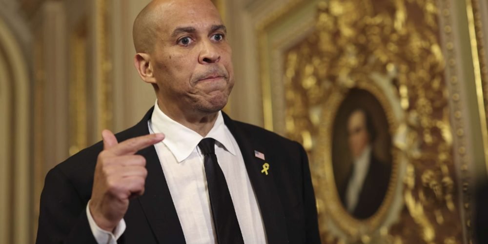 Cory Booker rompe récord con un discurso de 25 horas contra Trump