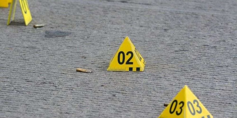Asesinan a dos jóvenes en calles de Monterrey