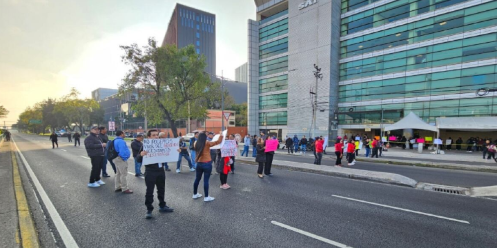 empleados-sat-paro-brazos-caidos