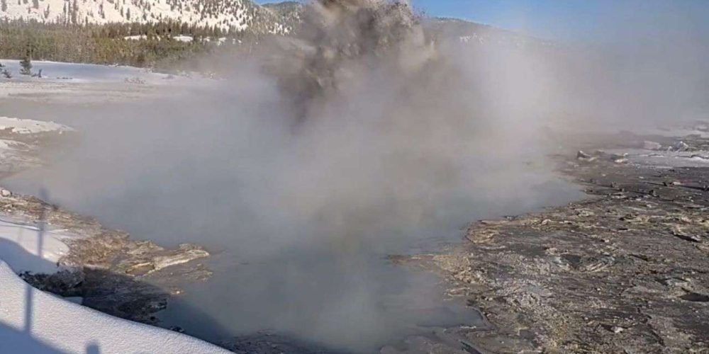 estalla-geiser-yellowstone-diciembre-2025