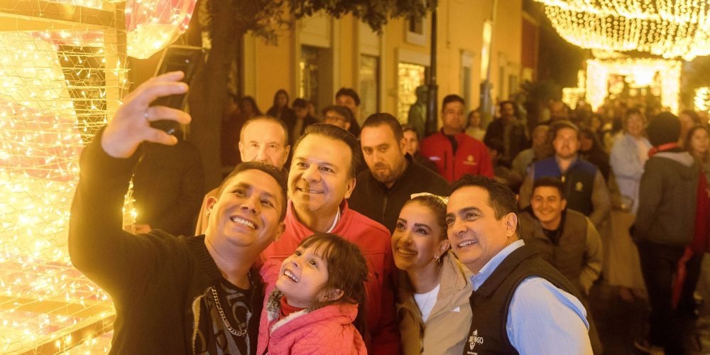 esteban-villegas-coloca-luces-de-navidad-en-la-ciudad-5