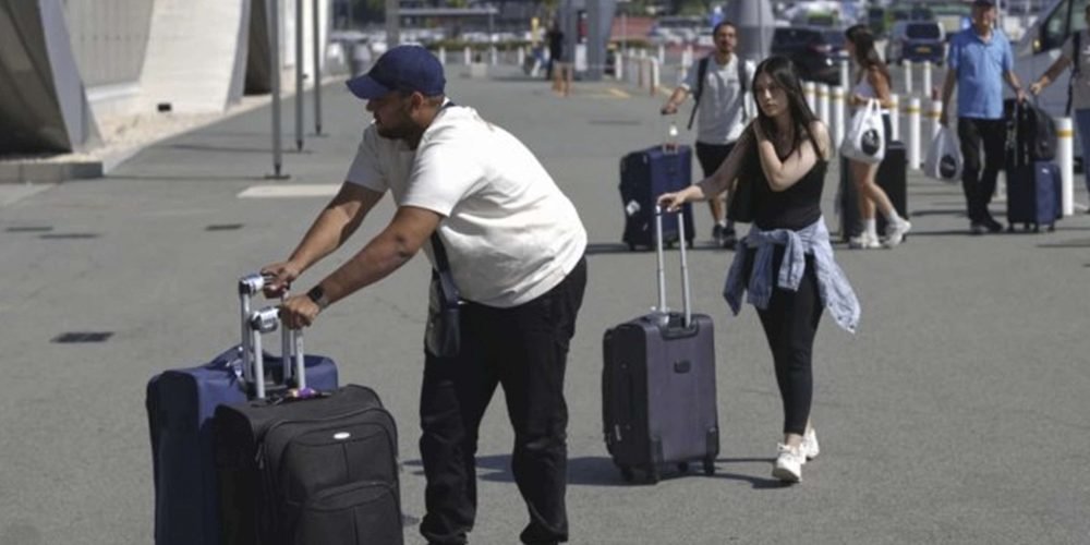 Evacúan a 175 mexicanos de Medio Oriente por conflicto entre EE. UU. e Irán