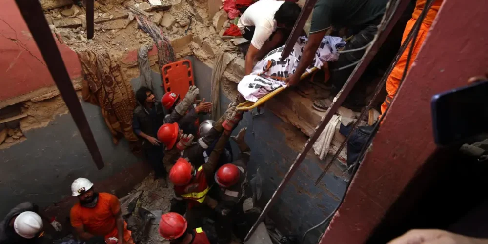 explosion-gas-derrumbe-edificio-pakistan-muertos-heridos