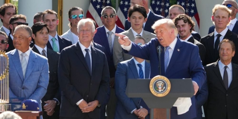 Demanda Trump fondos federales