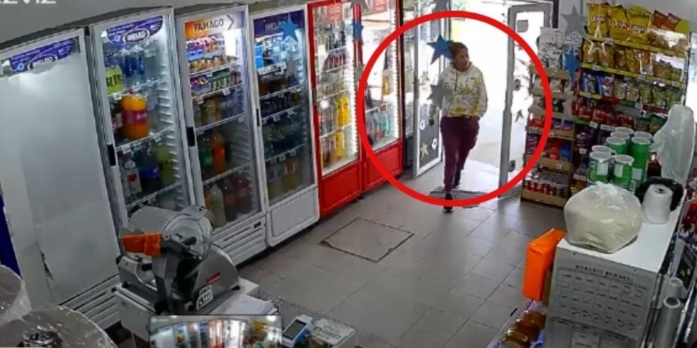 Madre de asaltante exige retirar cargos