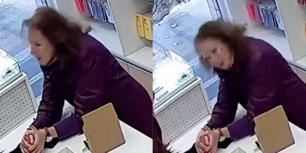mujer poseída tienda celulares Argentina