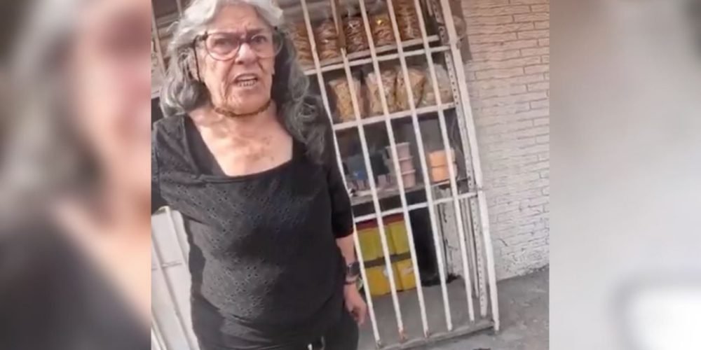 abuelita roba celular Coacalco