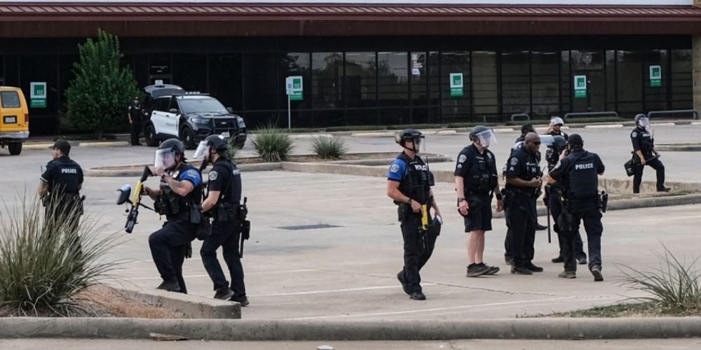 Agente ICE dispara migrante Austin